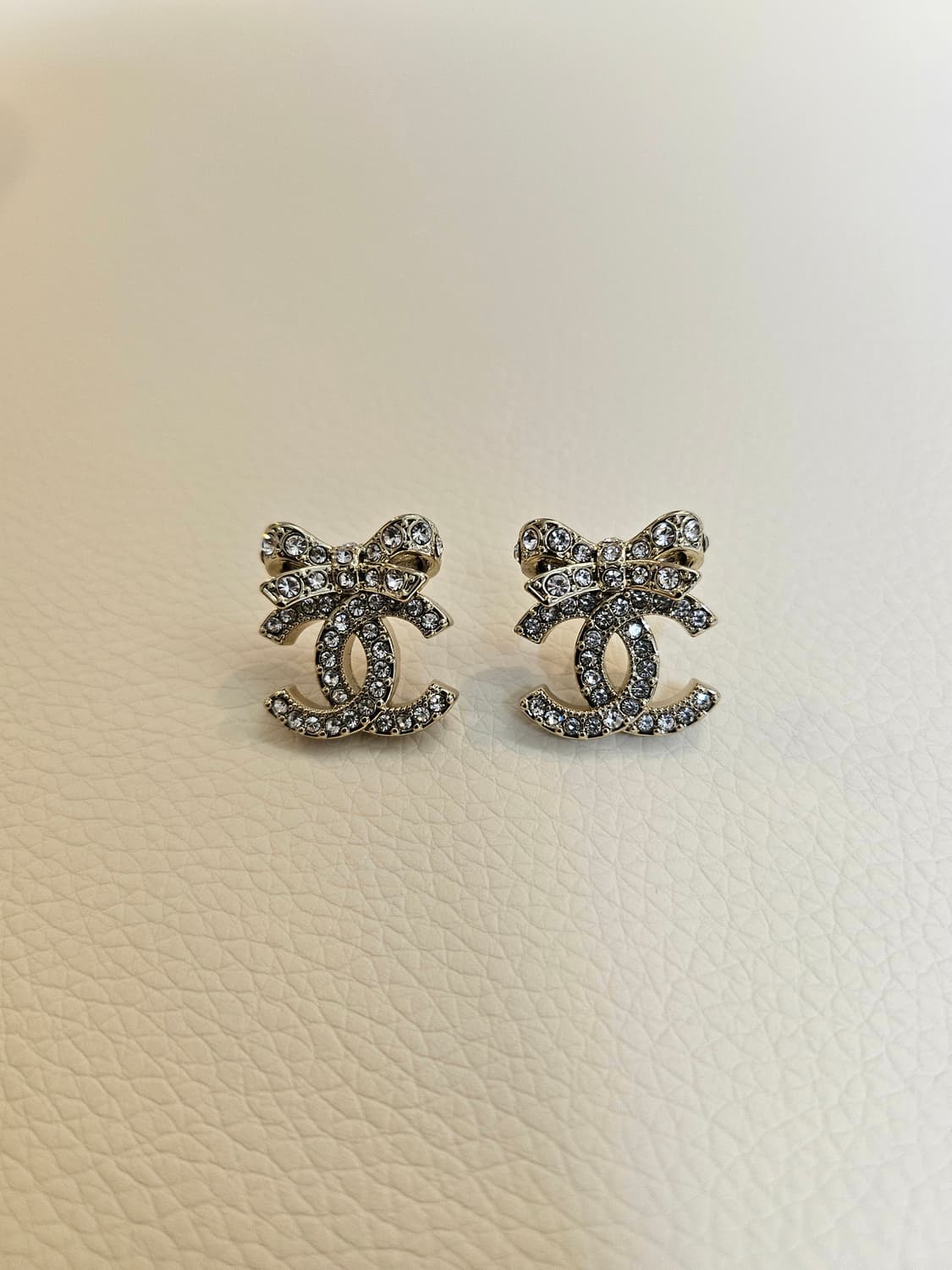 샤넬 리본 보석CC 귀걸이 샴페인골드 업사이클링 상품이미지4