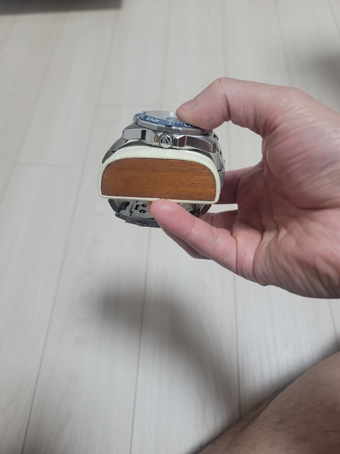 태그호이어 아쿠아레이서300  칼리버5 상품이미지3