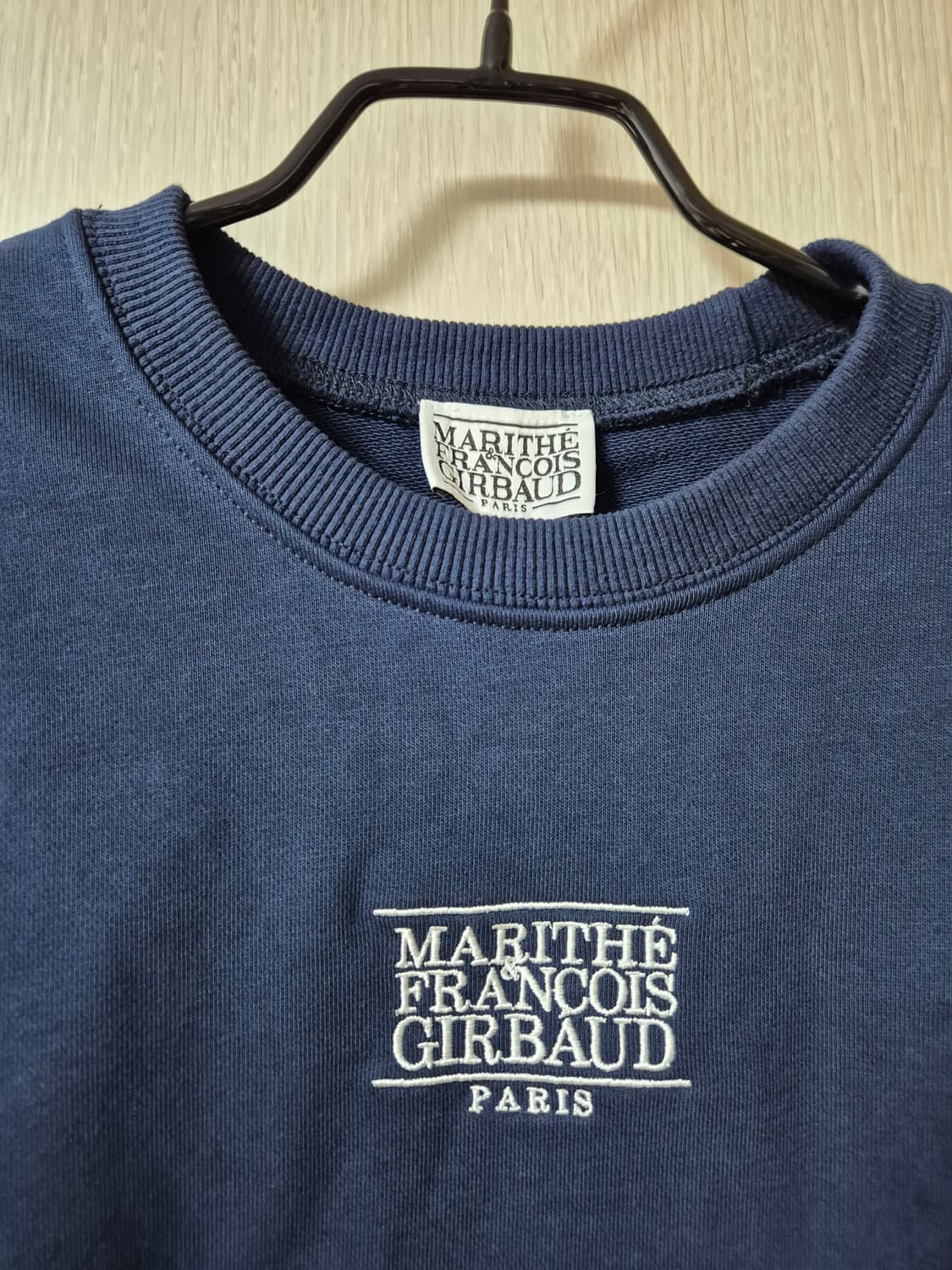 (새제품) 마리떼 프랑소와저버 크롭 맨투맨 네이비 상품이미지3