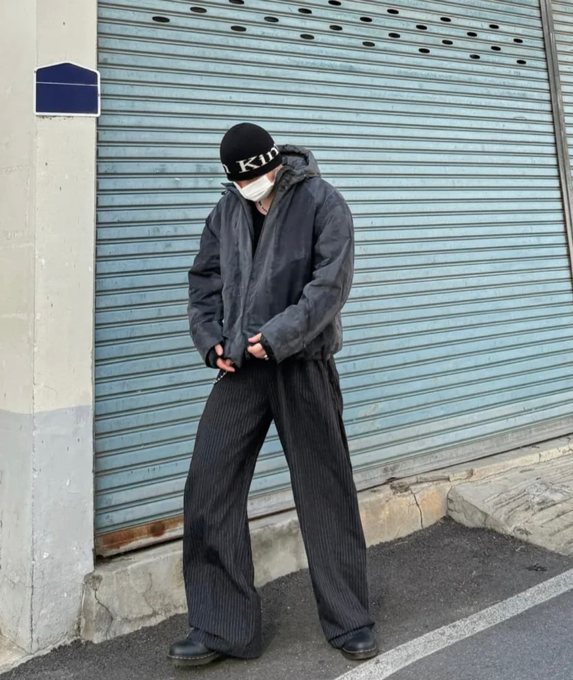 시그니처 멀티턱 와이드 슬랙스 블랙스트라이프 상품이미지2