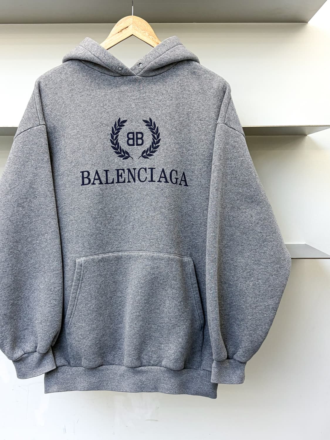 발렌시아가 18FW BB 크레스트 로고 후드티 상품이미지2