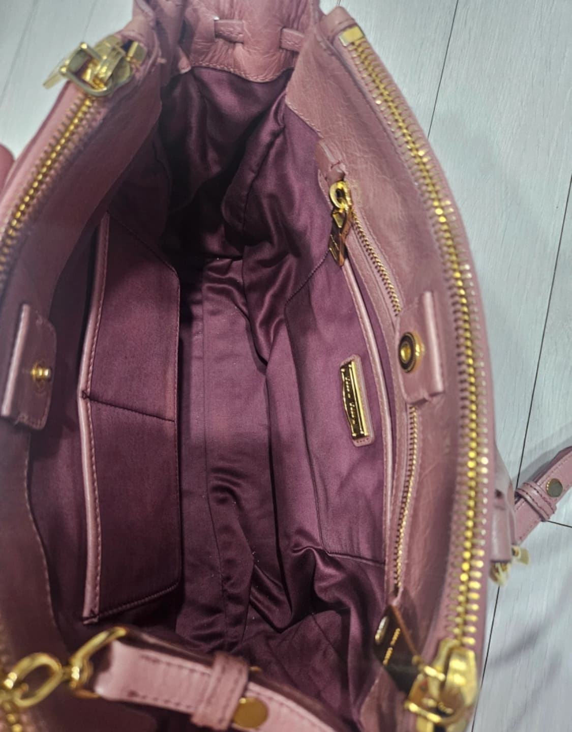 미우미우 비텔로샤인백 상품이미지4