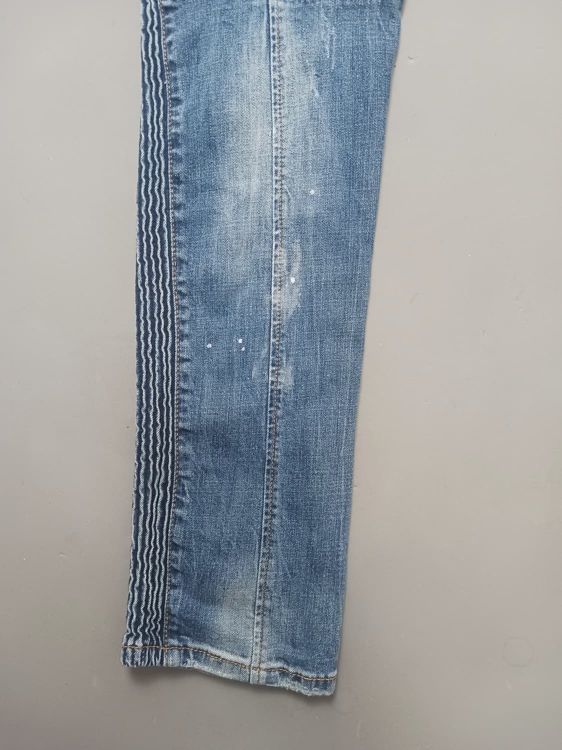 [32] 디스퀘어드2 화이트 스플래터 타이디바이커진 청바지 상품이미지10