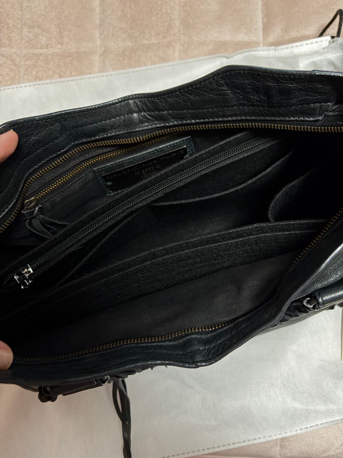 발렌시아가 모터백 시티백 미디움 블랙 상품이미지9