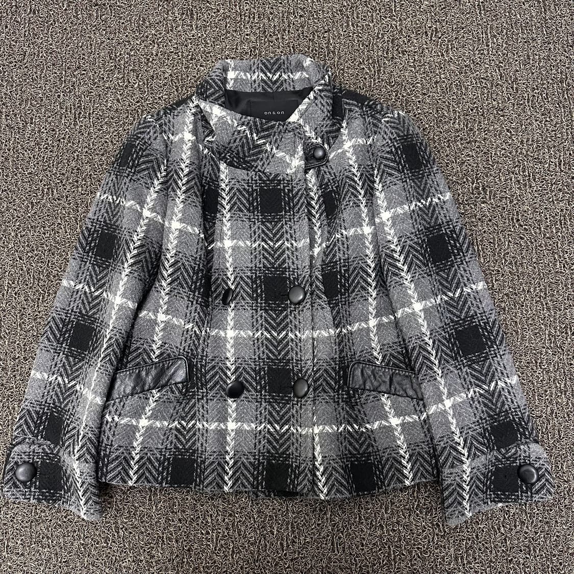 on&on 온앤온 여성 체크 패턴 자켓 66사이즈 상품이미지1