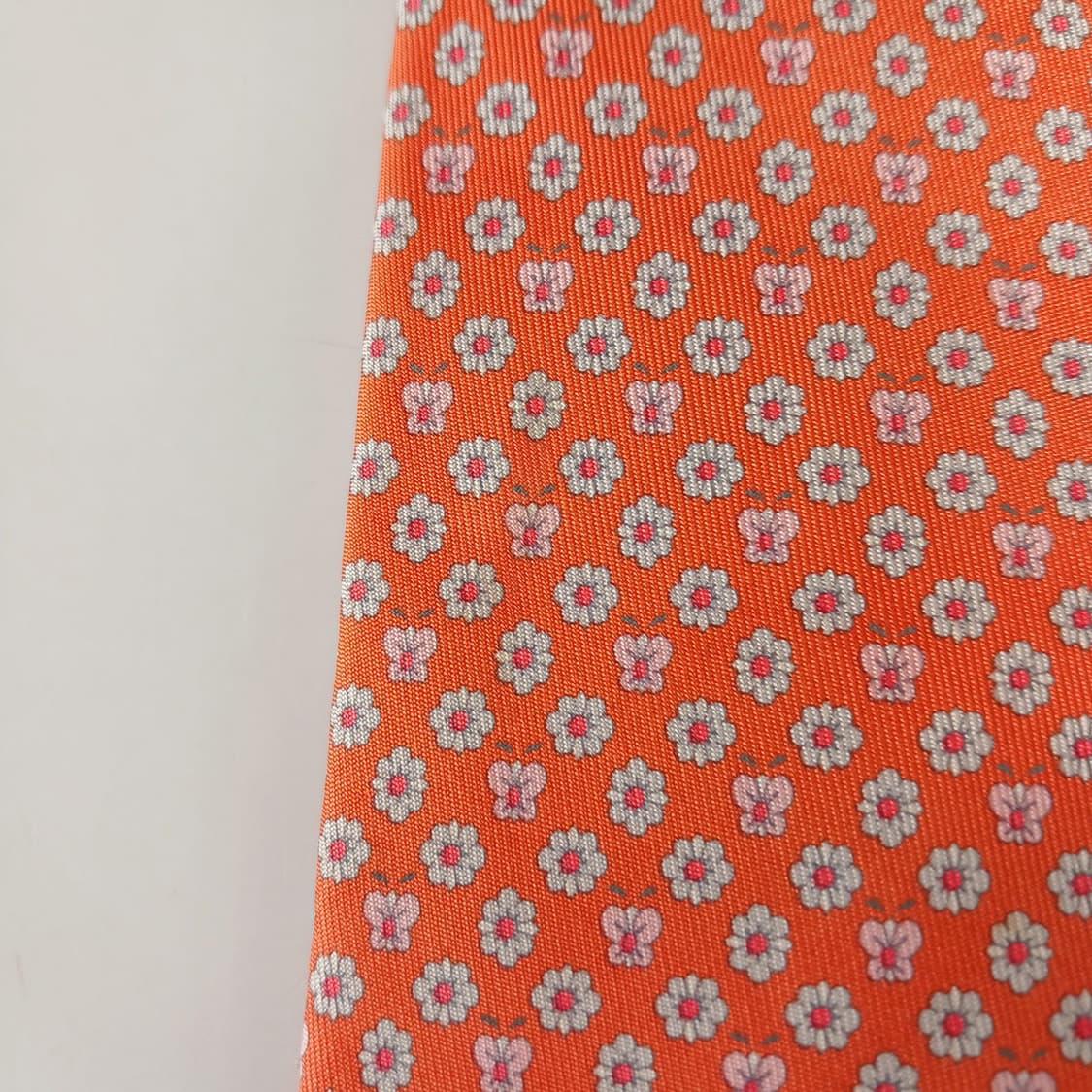 페라가모 실크 오렌지 나비 패턴 넥타이 8.8cm A등급 A19598
 상품이미지9