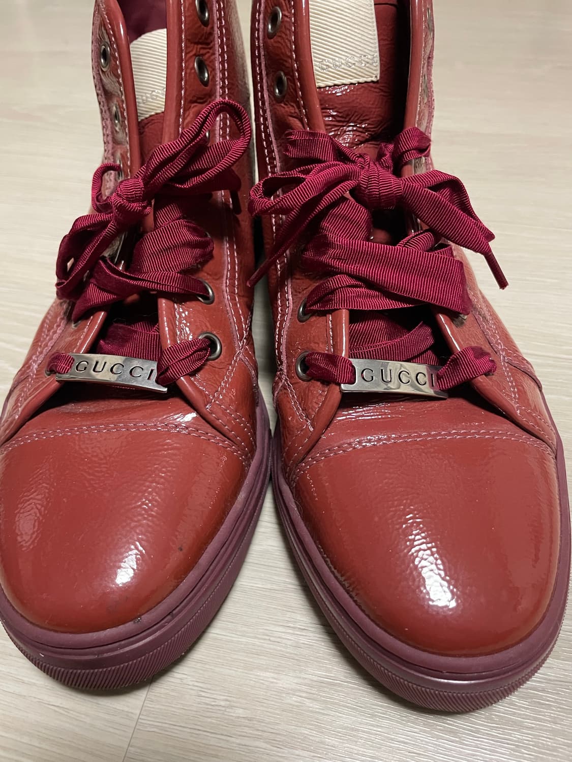 구찌(Gucci)의 페이턴트 레더 하이탑 스니커즈 상품이미지2