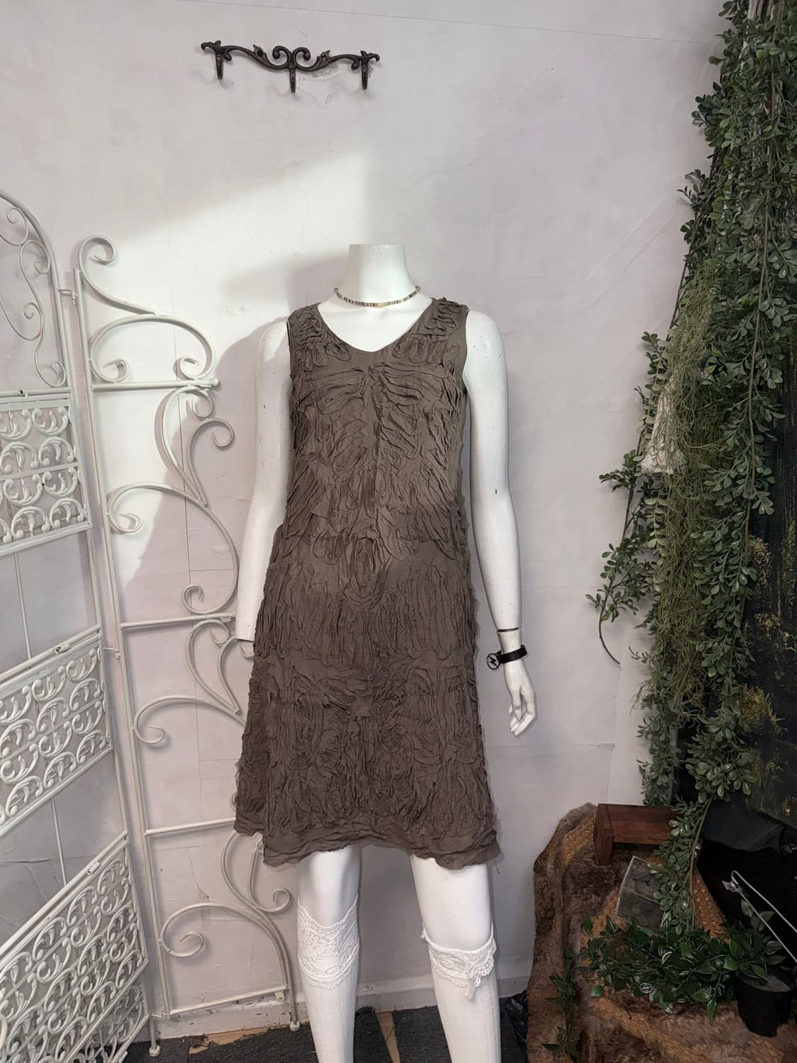 G-cut brown ruffle draped fabric ops  상품이미지2