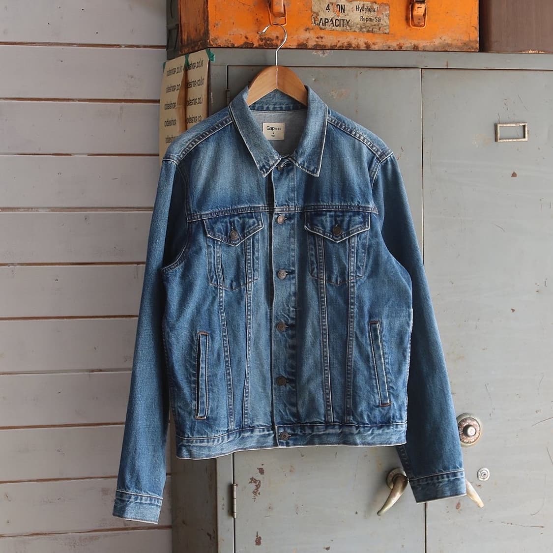 (착용컷) GAP 데님 트러커 자켓 (남성용 100) 상품이미지3