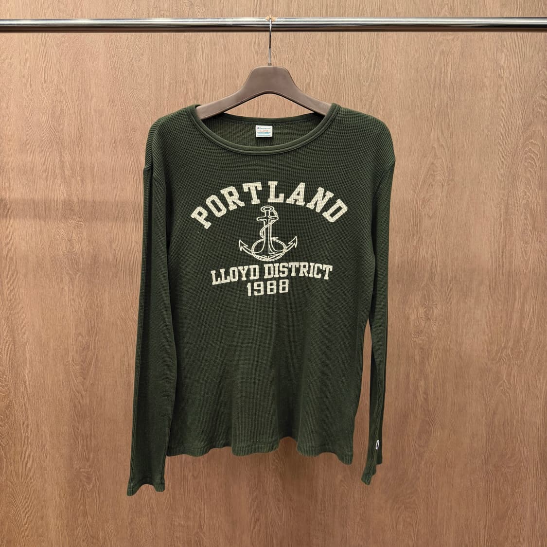 챔피온 롱슬리브 와플 니트 티셔츠 소매 로고 패치 디테일 레귤러핏 카키 상품이미지2