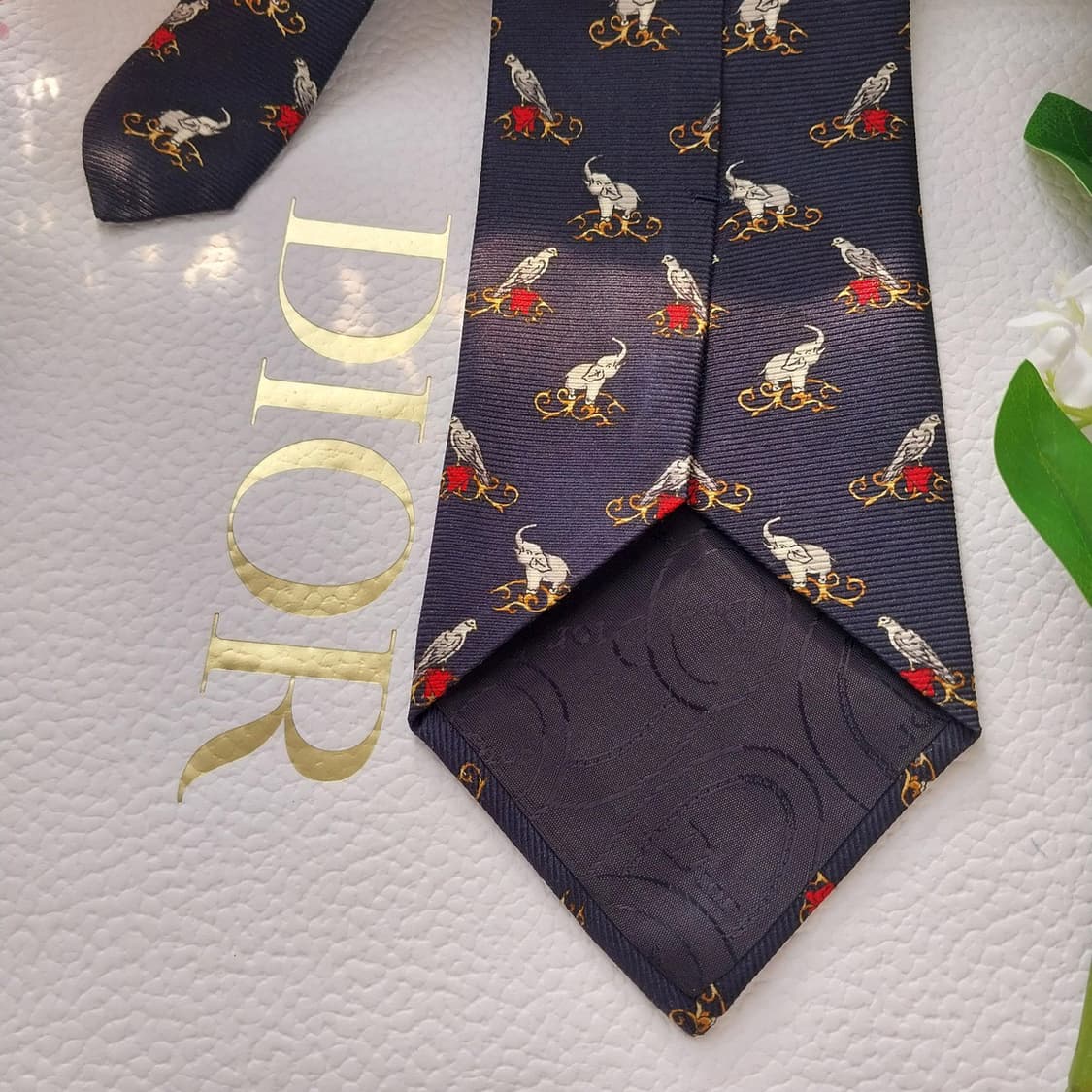 디올 실크 네이비 코끼리 패턴 넥타이 9.8cm A+등급 K1629
 상품이미지7