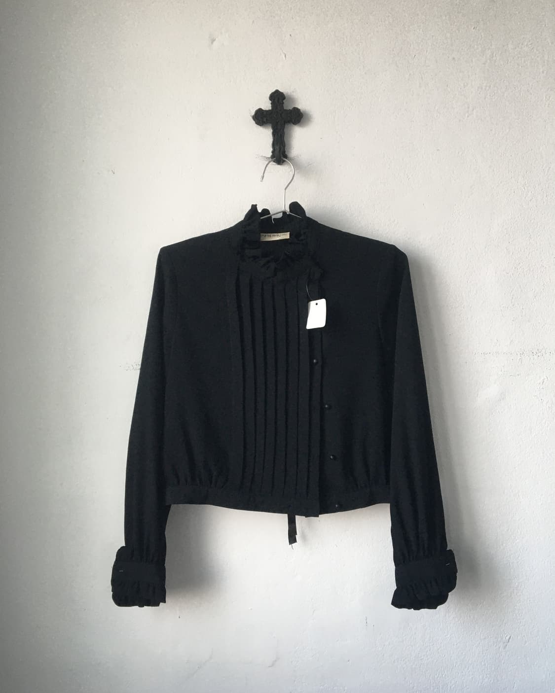 Pleats high neck blouse 상품이미지1