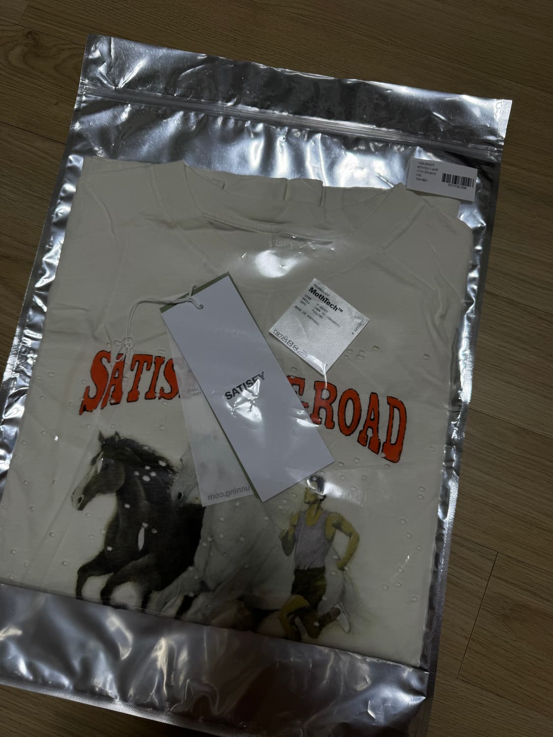 Satisfy moth tech tee M 상품이미지2