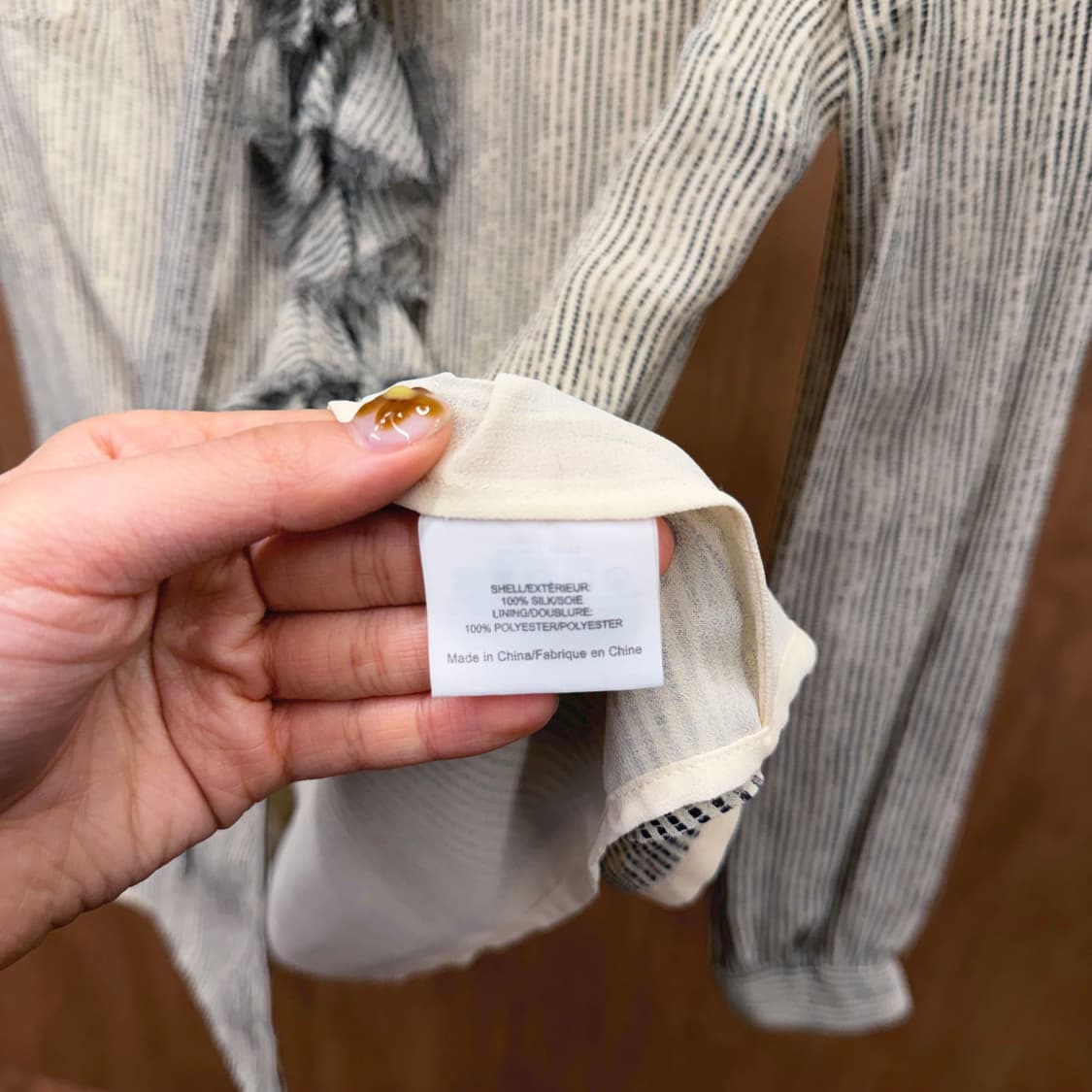 토리버치 블라우스 도트 스트라이프 패턴 프론트 러플 타이 디테일 아이보리 상품이미지8