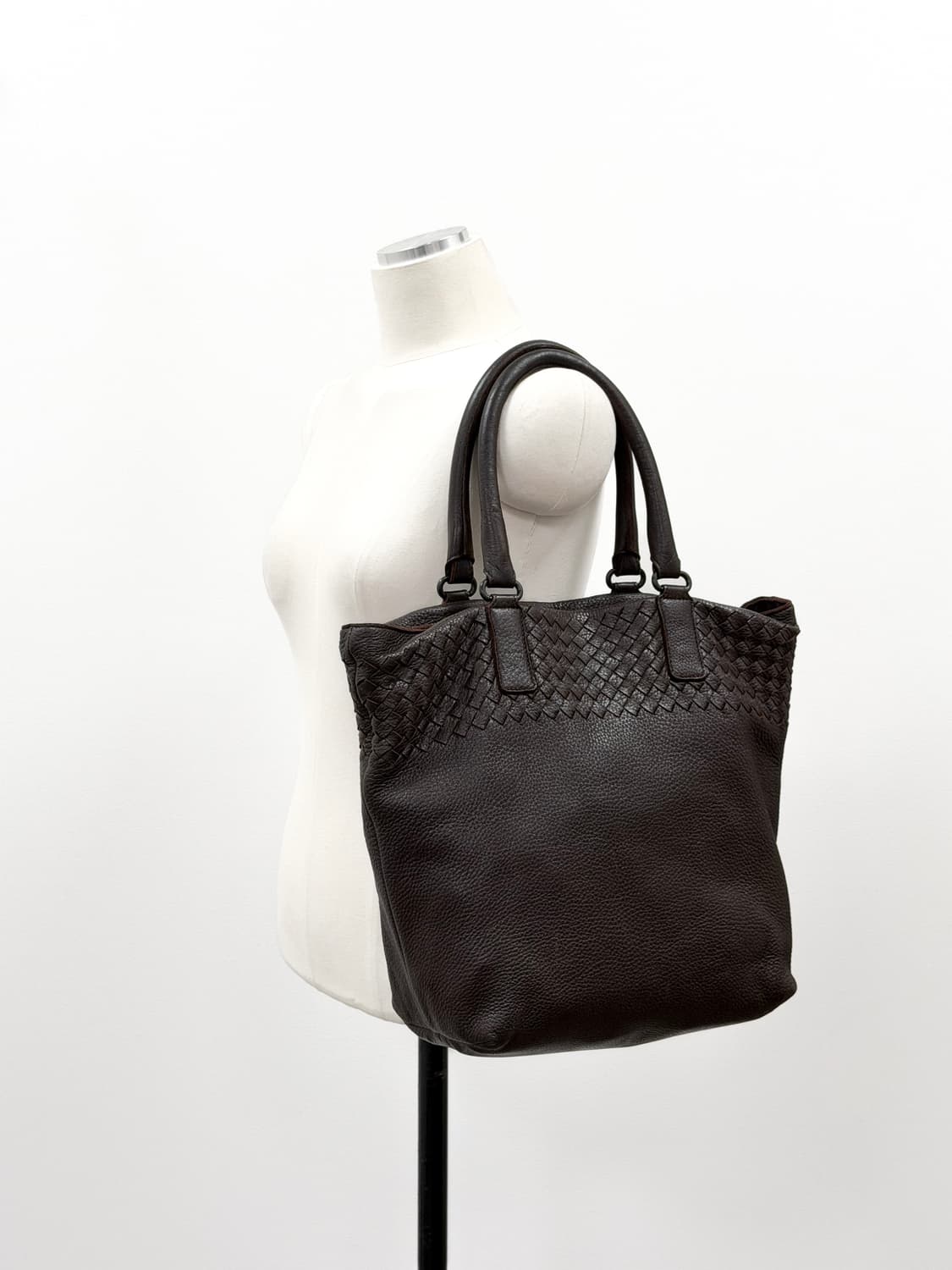 보테가베네타 인트레치아토 다크 브라운 쇼퍼백 상품이미지2