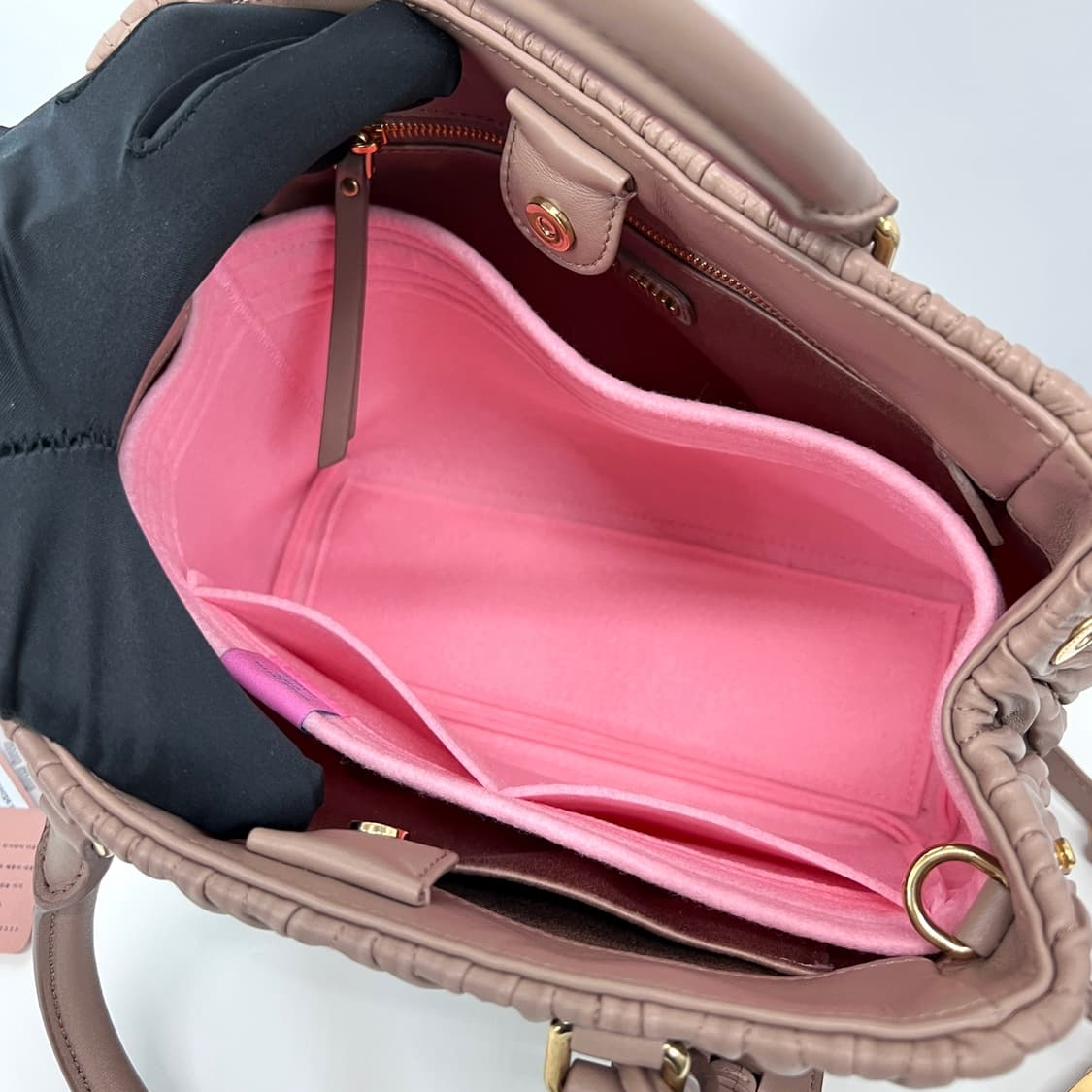 미우미우 마테라쎄 나파 레더 토트백 & 숄더백 (5BA258) 상품이미지8