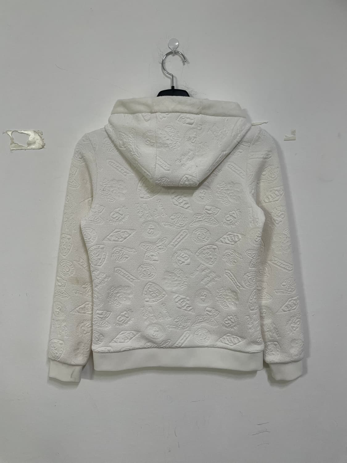 디즈니 화이트 엠보싱 후드집업 상품이미지3