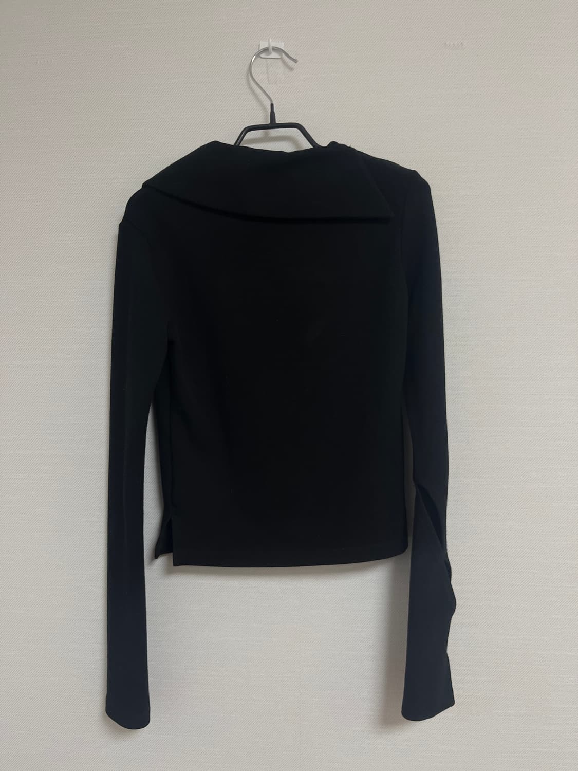 elfelfelf 컷아웃 긴팔 티셔츠 상품이미지2