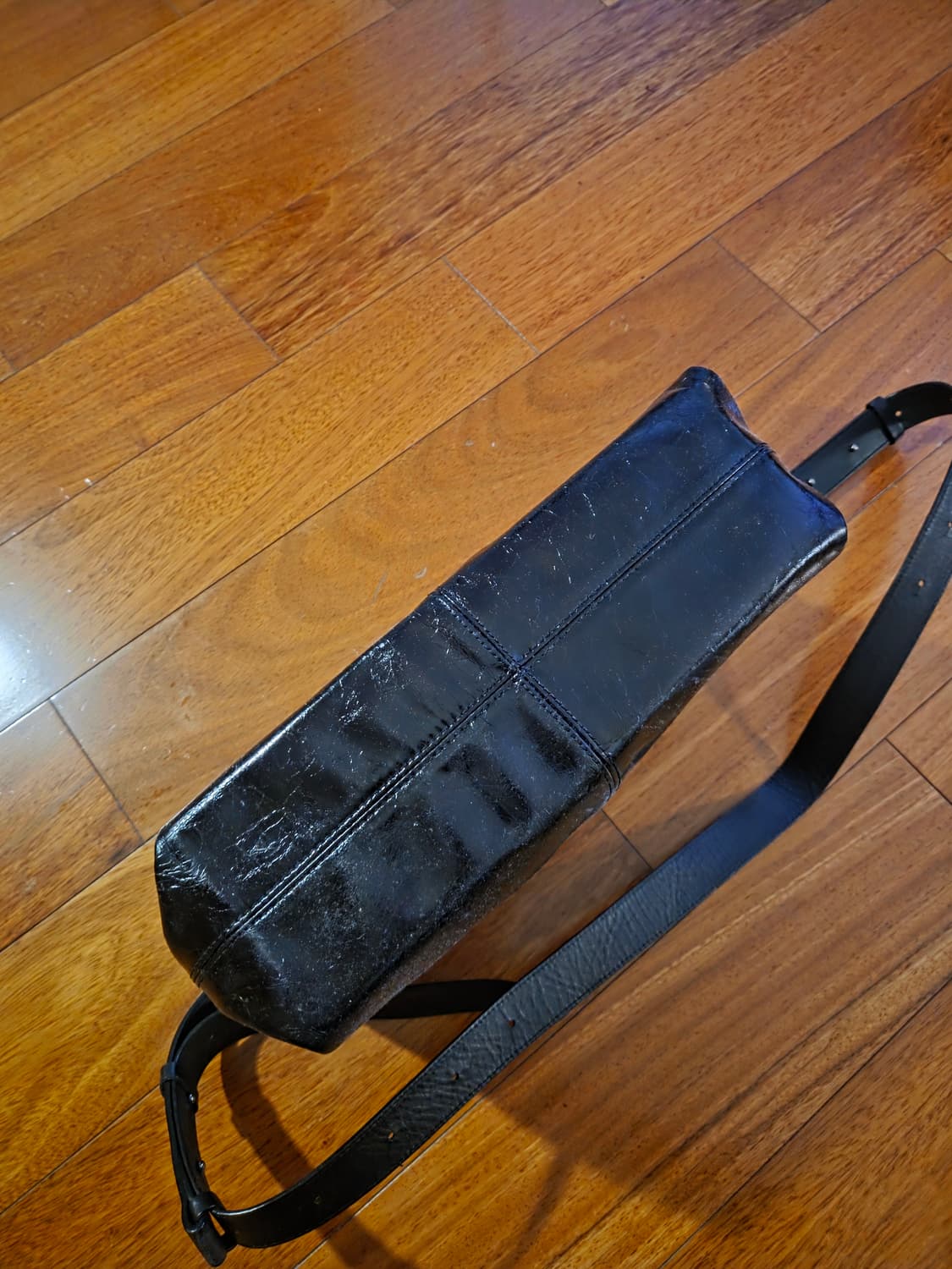 밈더워드로브 크랙 레더 호버백 상품이미지3