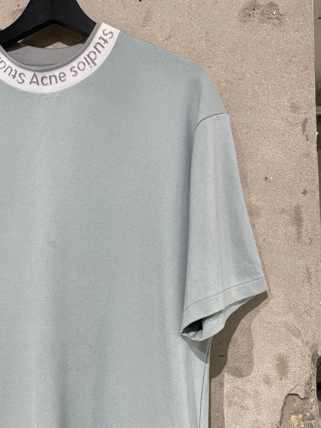 아크네 스튜디오 민트 나비드 넥 로고 하프티 상품이미지3