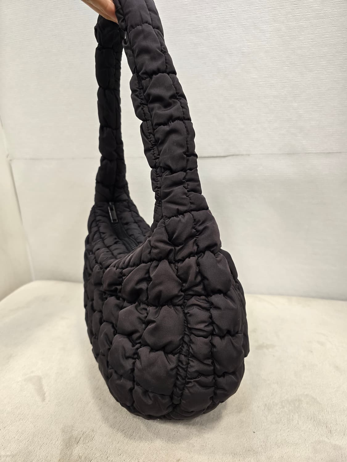 COS 코스 퀼티드 구름백 숄더백 블랙 상품이미지4
