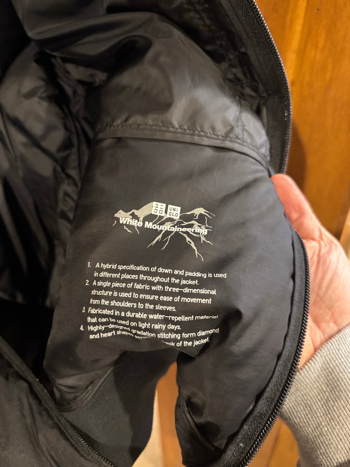 유니클로 화이트마운티니어링 하이브리드 다운자켓 상품이미지5