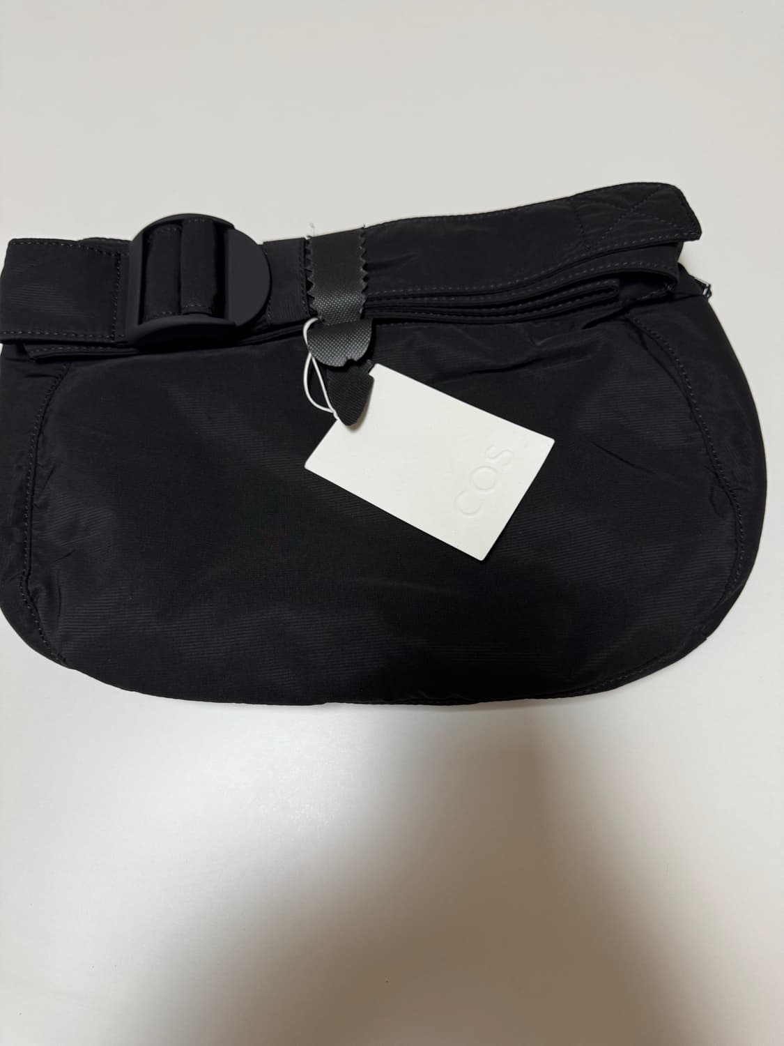 코스 나일론 새들백 블랙 판매합니다! 상품이미지4