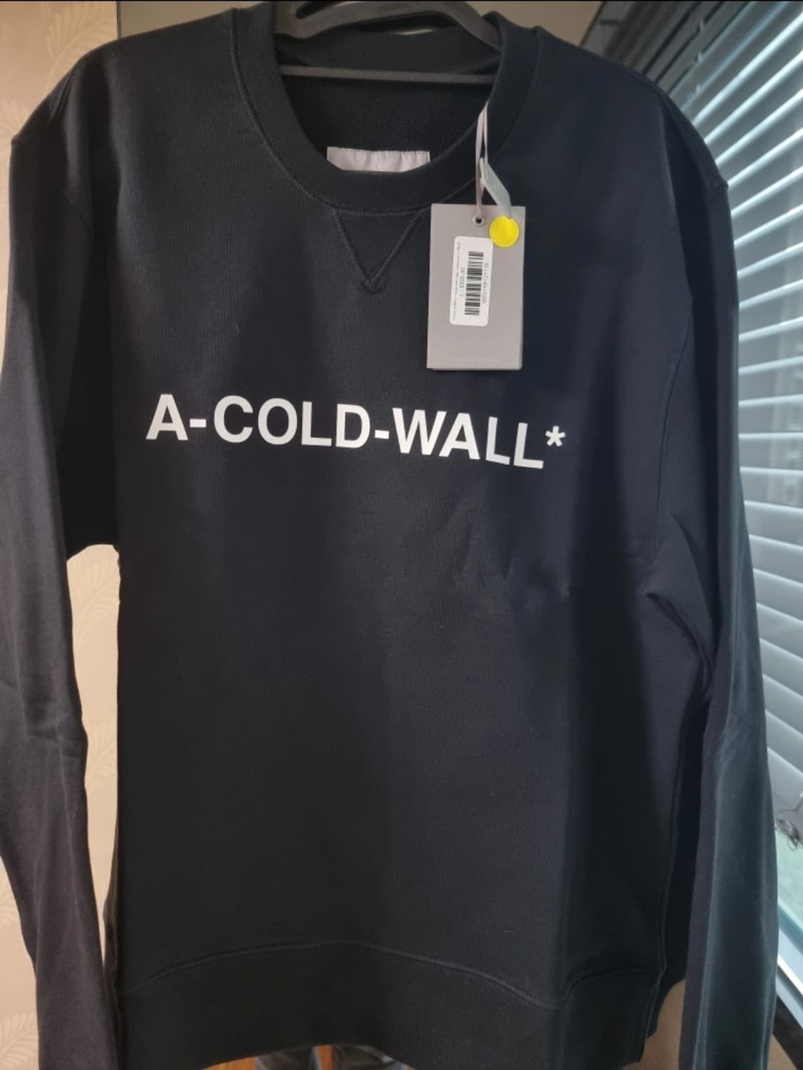 어 콜드 월 로고 맨투맨 상품이미지1