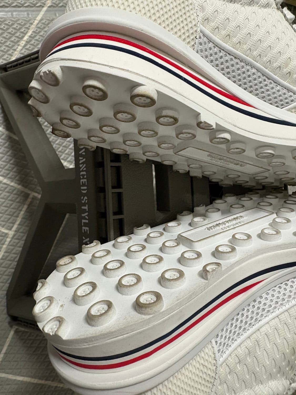 톰브라운 화이트 테크러너 스니커즈 38 상품이미지4