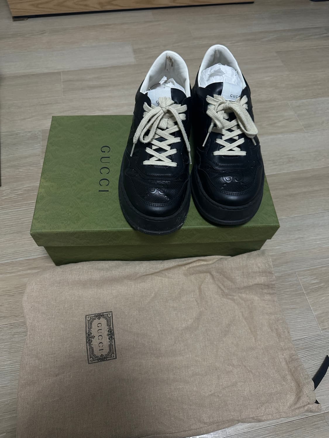 [270] 구찌 GG 엠보스 레더 스니커즈 uk8 상품이미지1