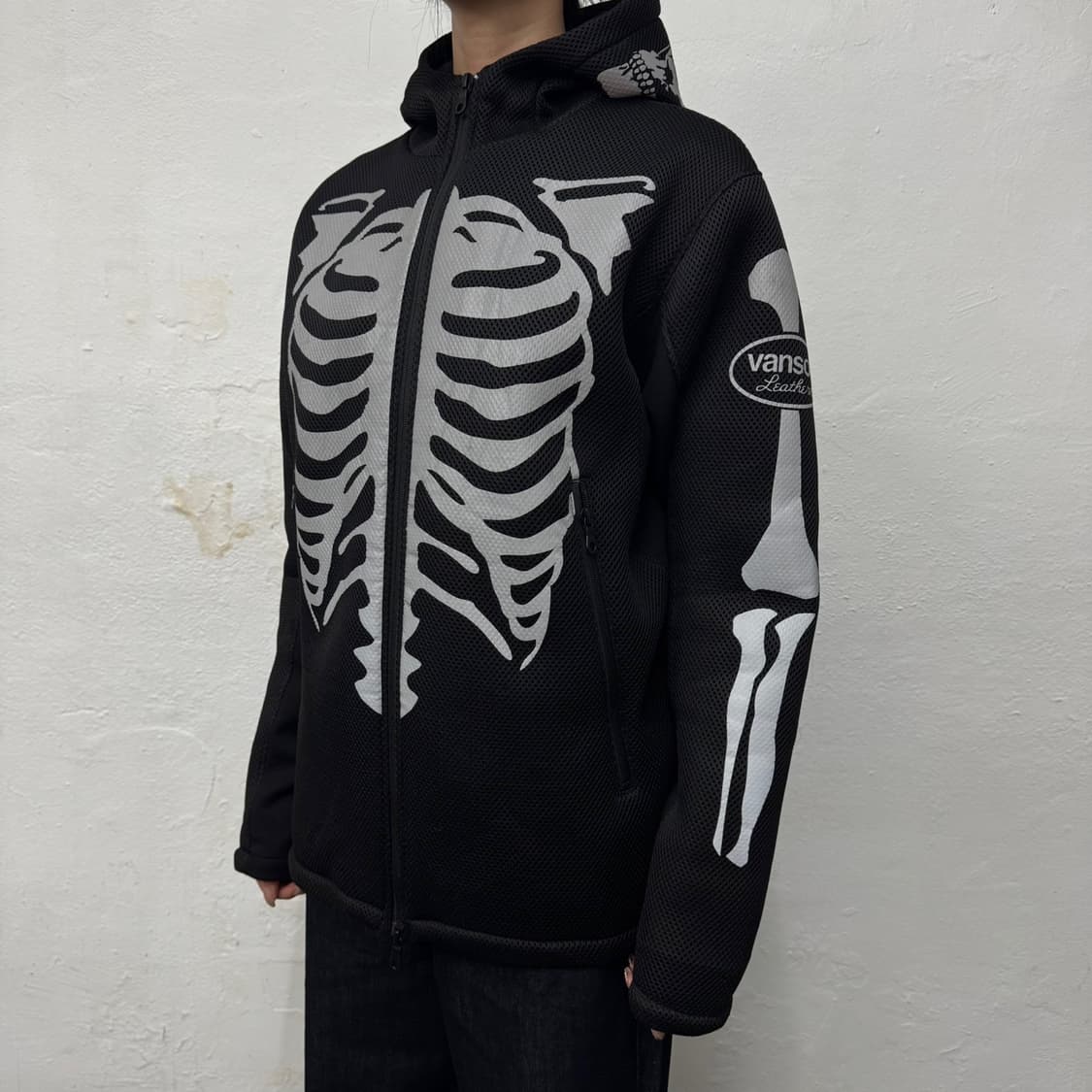 VANSON 블랙컬러 폴리에스터 본 프린트 매쉬 후드 집업 자켓 상품이미지1