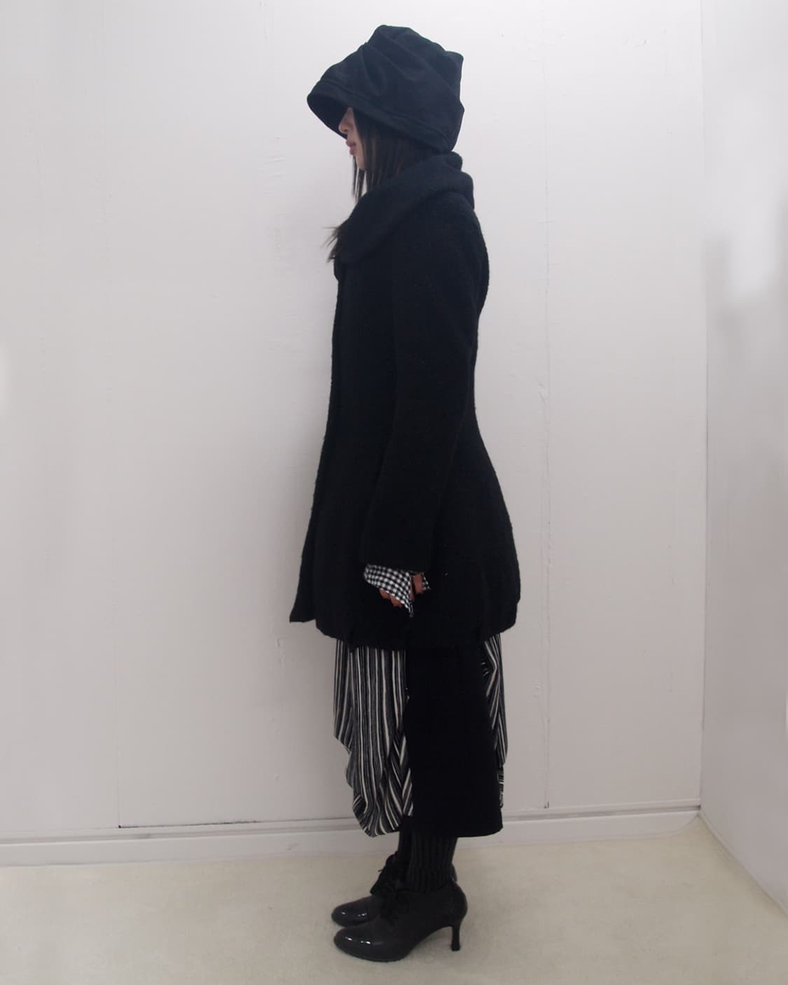 Wide collar tulip line black button coat 상품이미지4