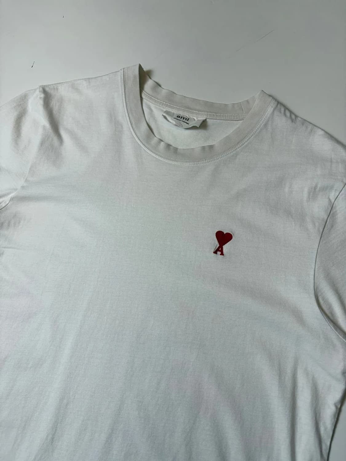 아미 AMI 스몰 하트 로고 반팔 티셔츠 PN9564 상품이미지2