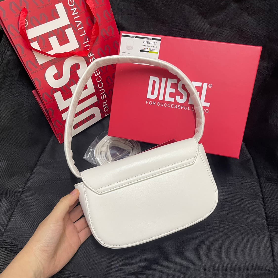 디젤 1DR 숄더백 인 나파 레더 블랙 상품이미지5