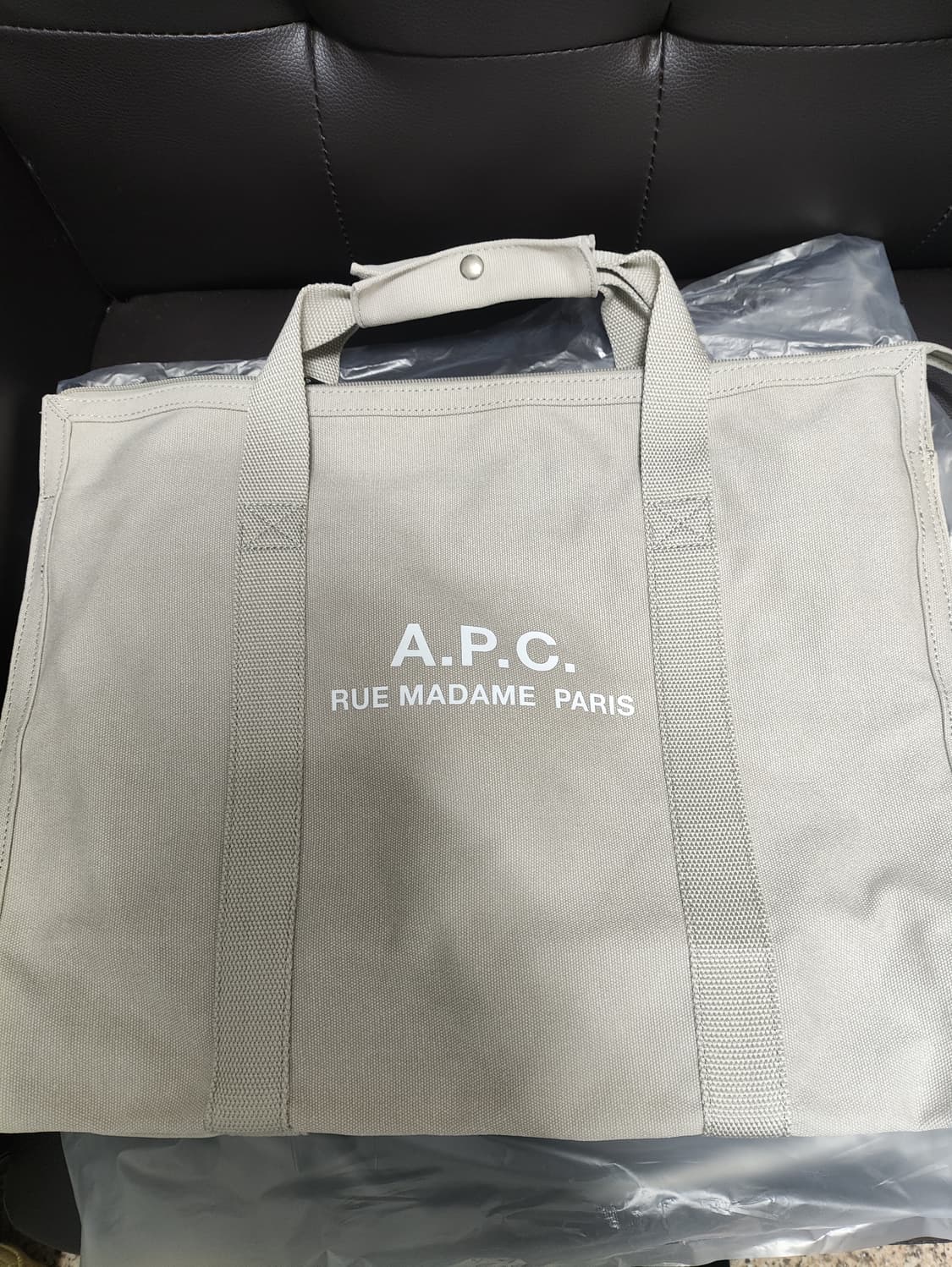 (새상품)APC 아페쎄 정품 레쿠퍼레이션 짐백 신상 샌드 상품이미지3