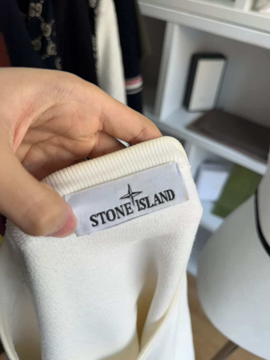 [23FW] 스톤아일랜드 포켓 와펜 패치 맨투맨 상품이미지6