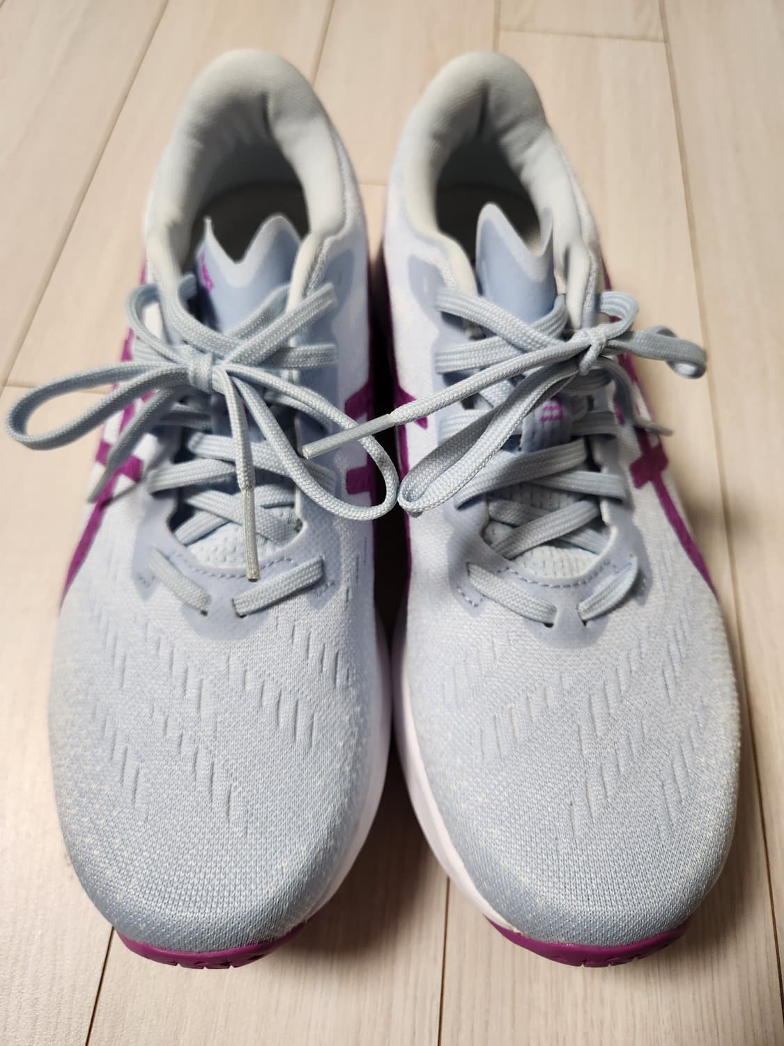 새상품급)아식스 운동화 우먼 다이나블라스트3 러닝화 사이즈250

여성용 상품이미지2