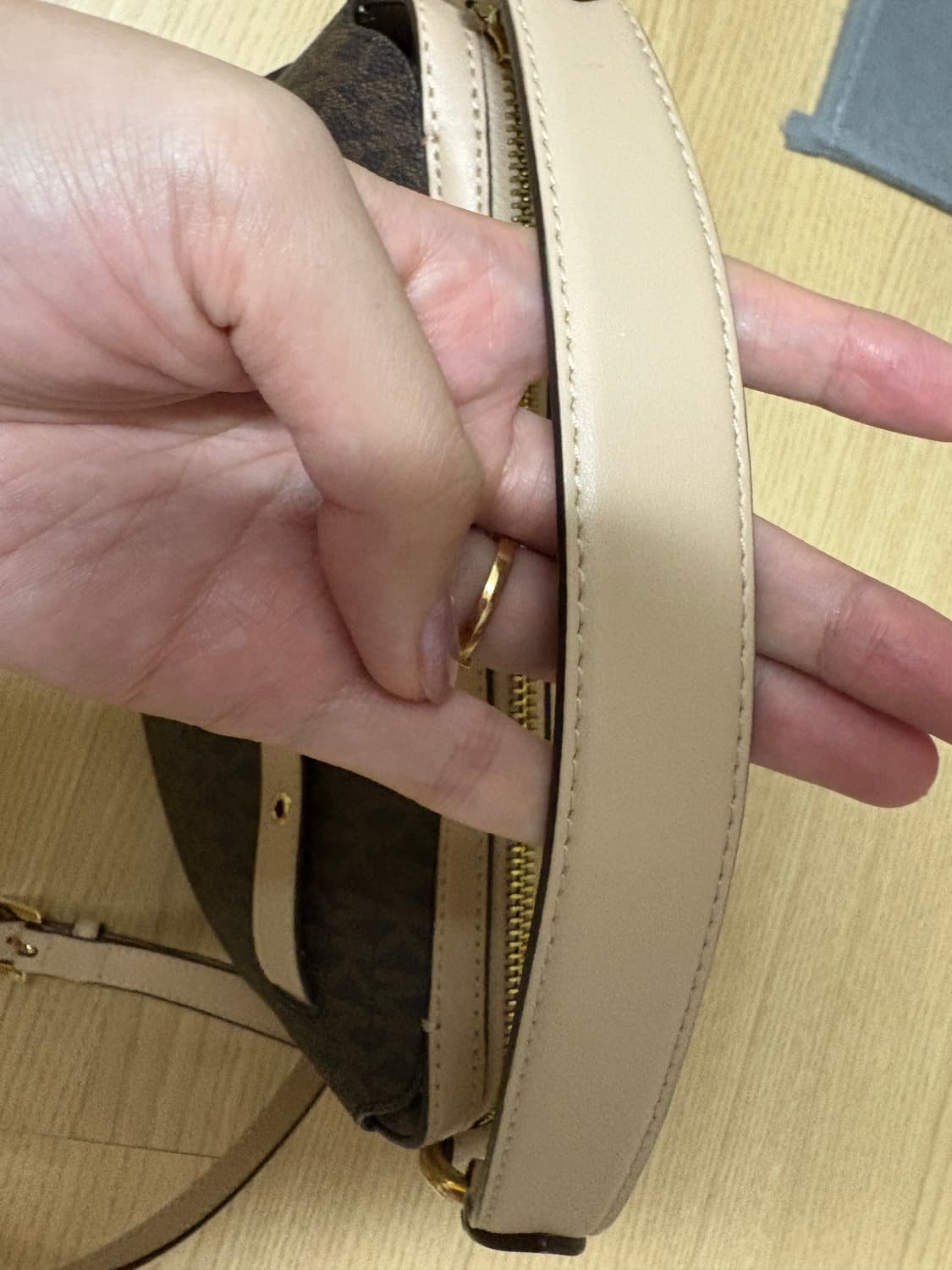 마이클 코어스 토트크로스 가방 상품이미지2