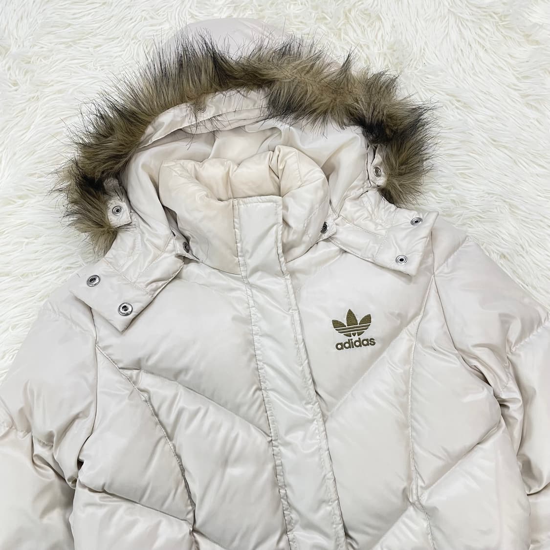아디다스 보아 털 패딩 자켓 아이보리 상품이미지4