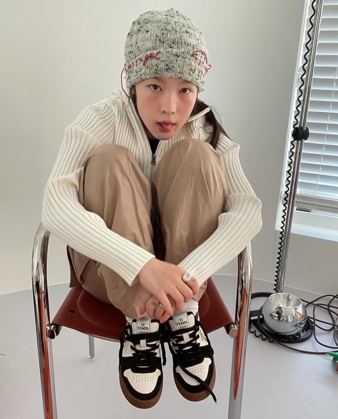 아모멘토 골지 투웨이 가디건 수사샤착용 상품이미지3