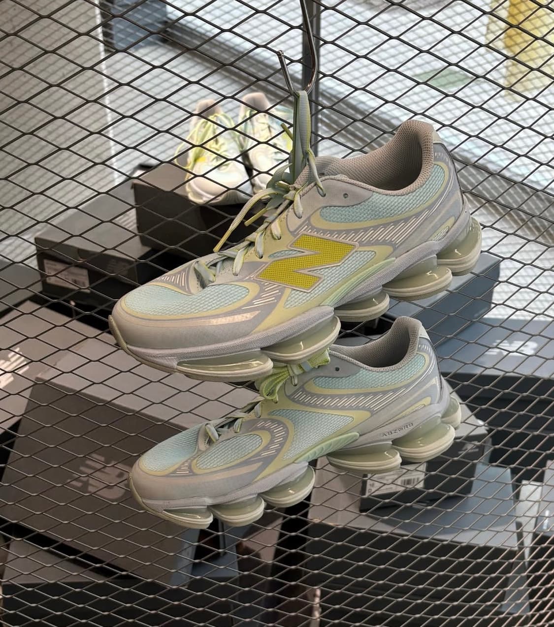 999휴머니티 뉴발란스 245 (미개봉) 상품이미지2