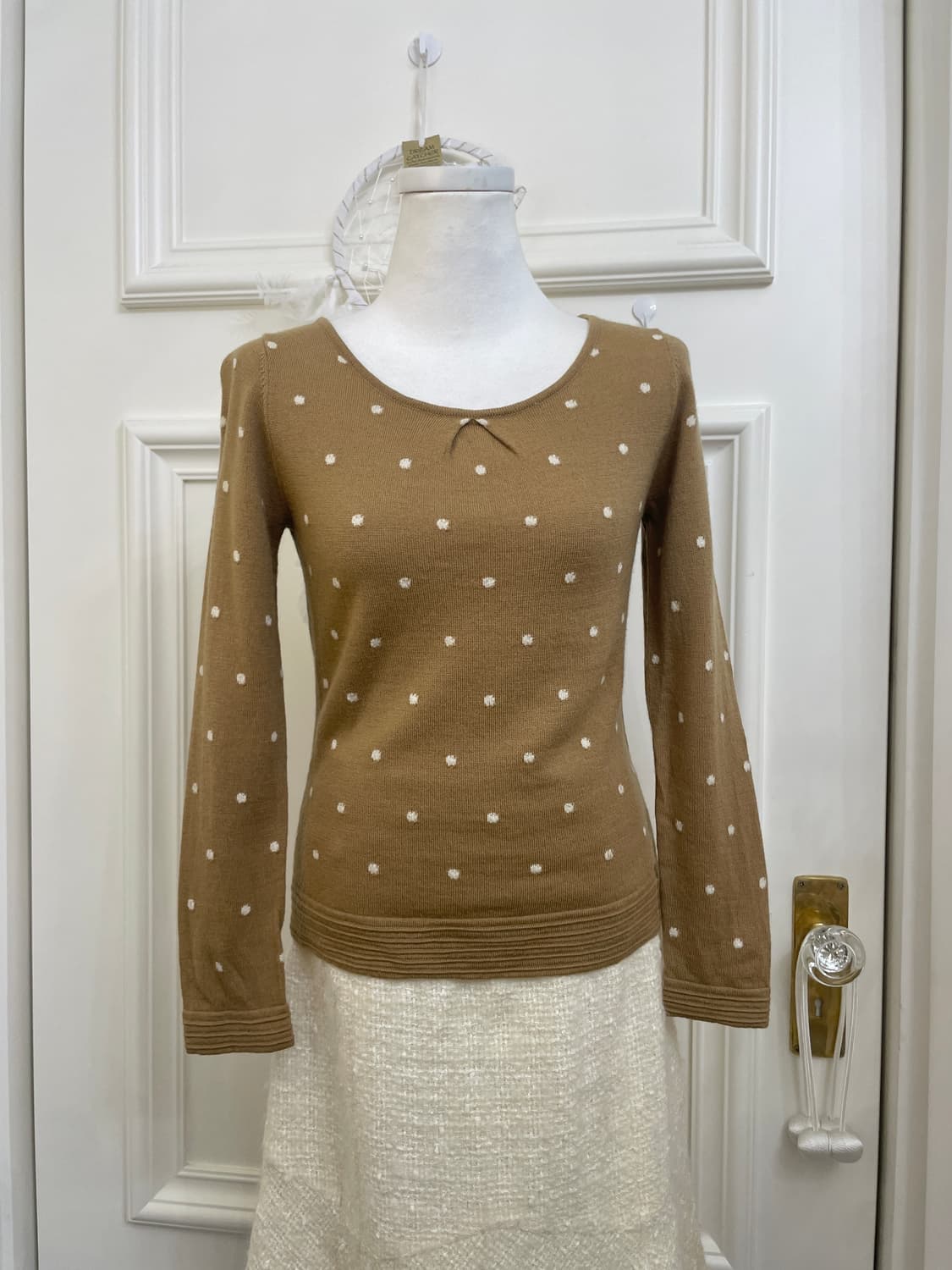 butter beige dot flower embroidery knit 상품이미지1