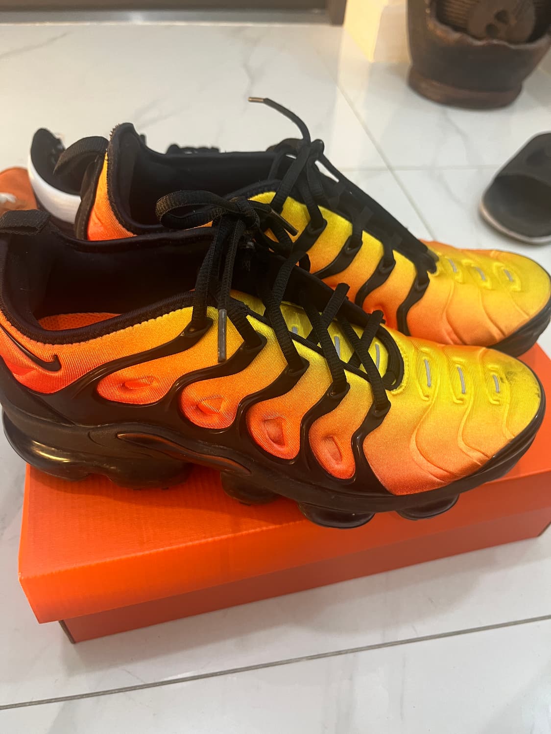 나이키 에어 베이퍼맥스 플러스 오렌지 블랙(924453-006) 상품이미지1