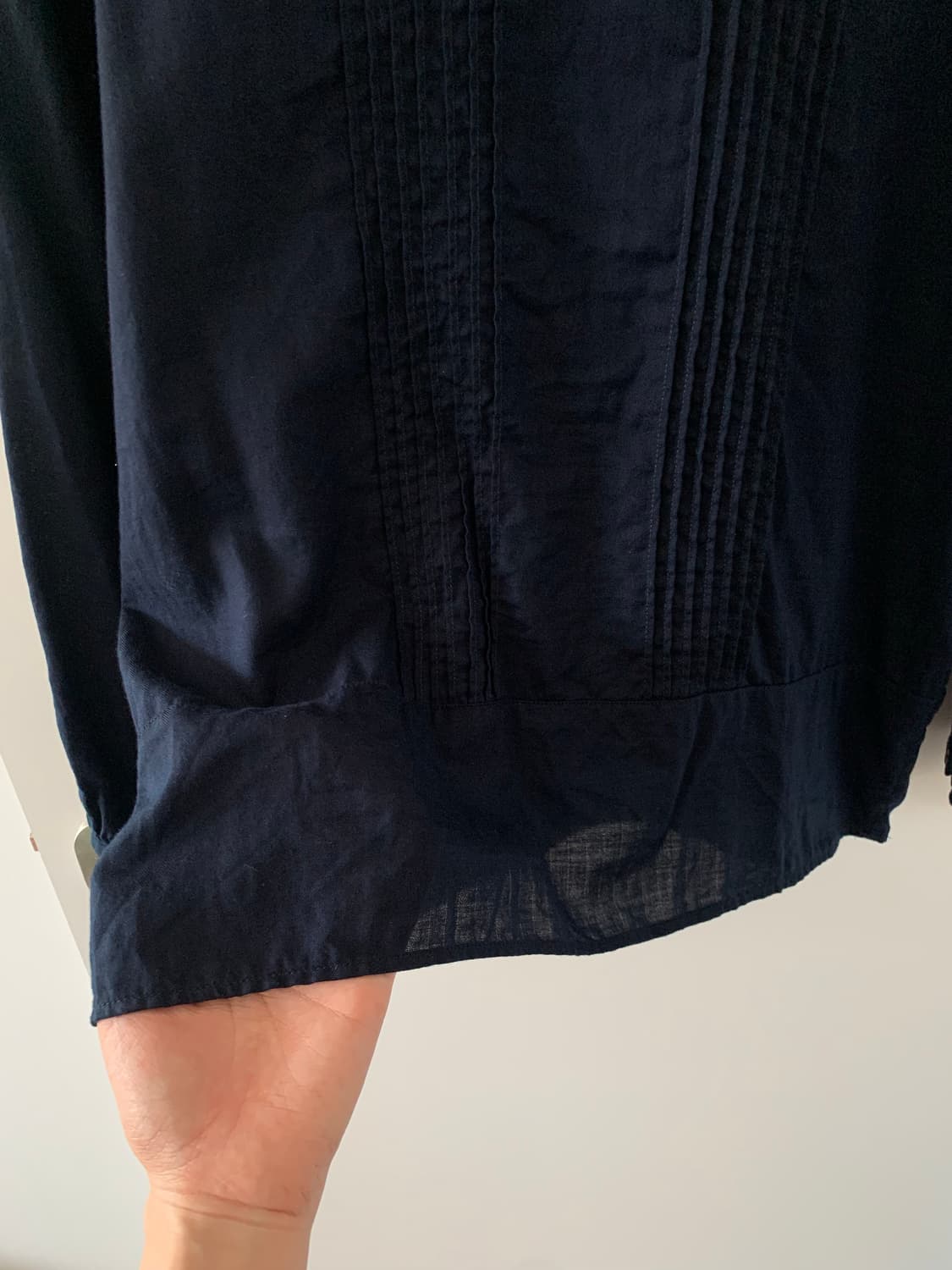 UNIQLO 네이비 핀턱 블라우스 상품이미지2