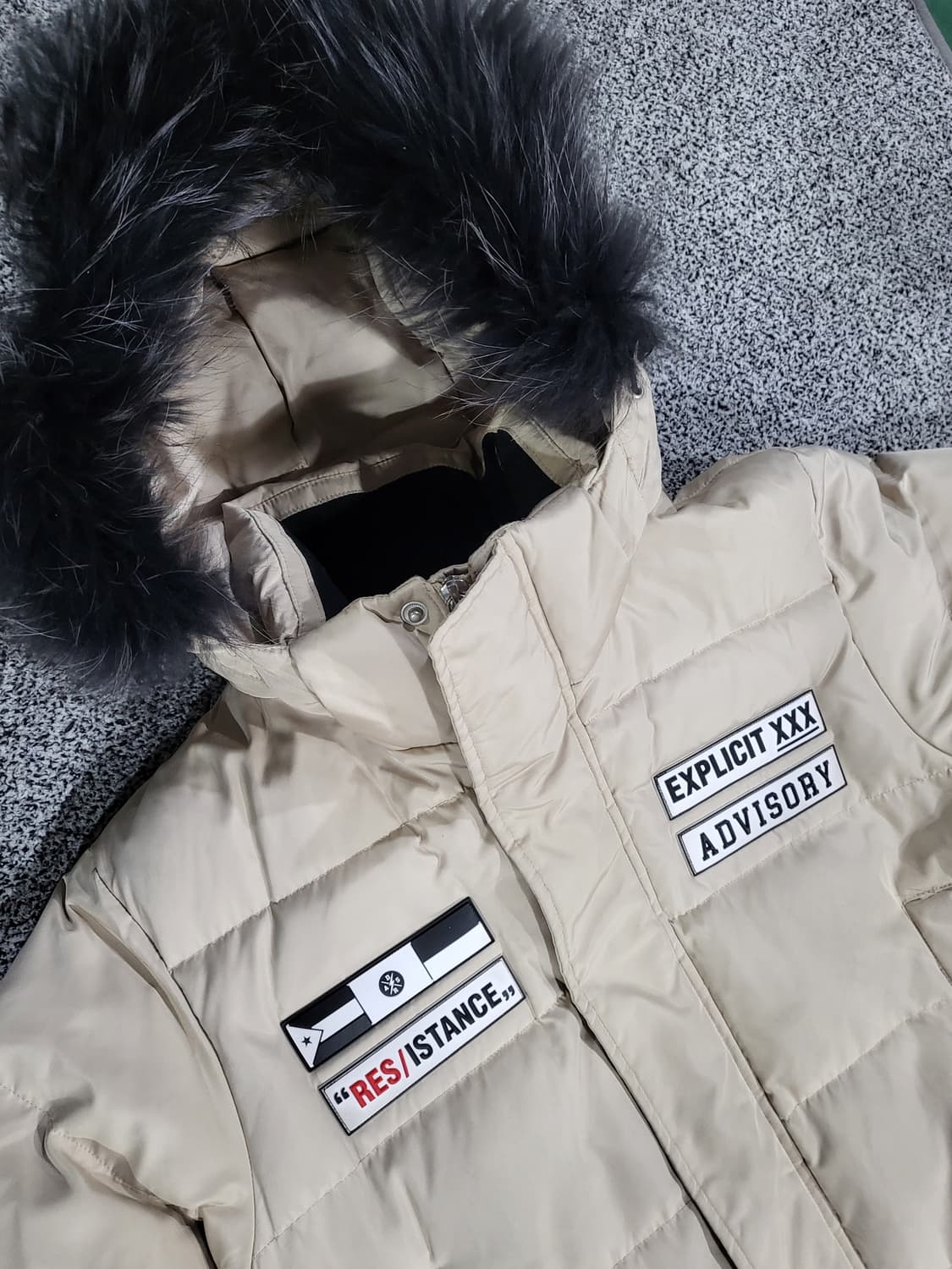 어드바이저리 패치 베이지 패딩자켓 상품이미지3