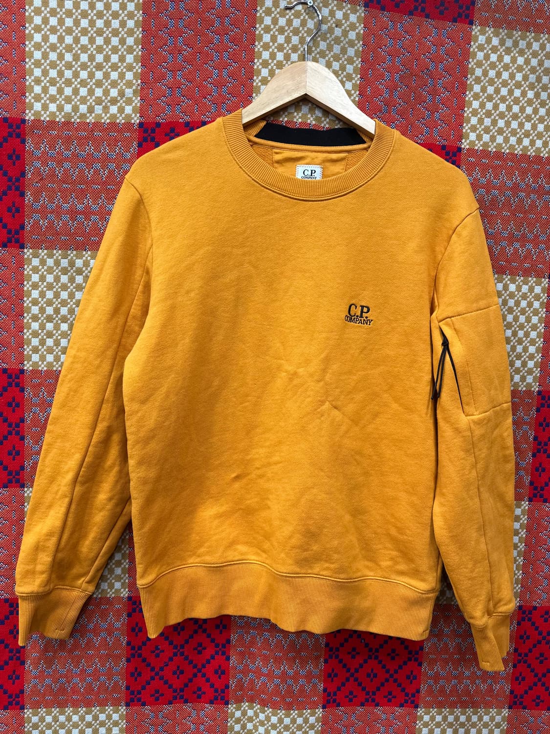 C.P. 컴퍼니 오렌지 기모 맨투맨 100 상품이미지1