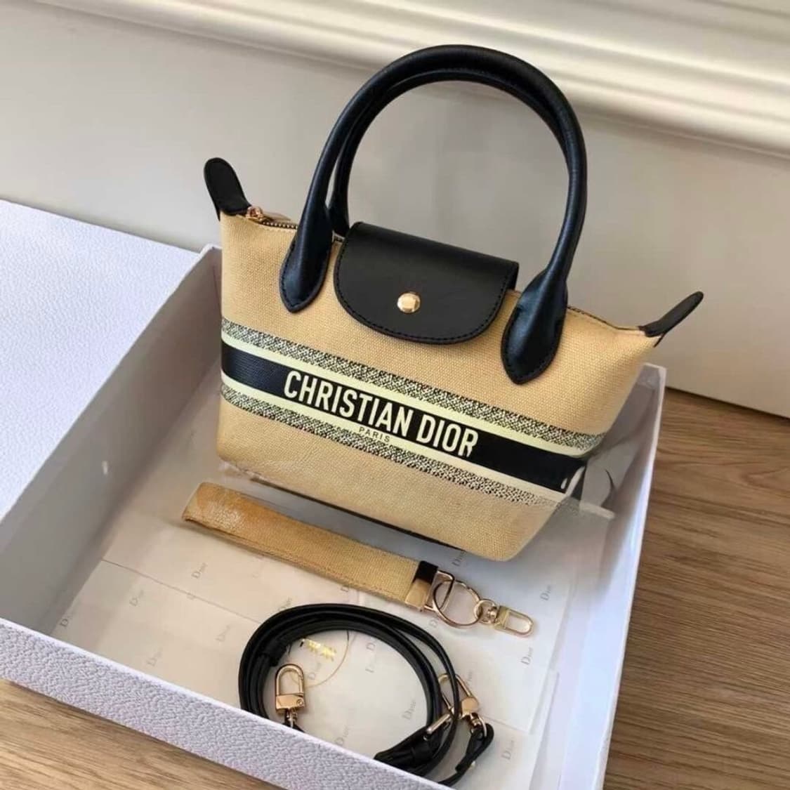 깜짝세일(새상품)정품 디올 리미티드 미니 핸들백 크로스백 상품이미지1