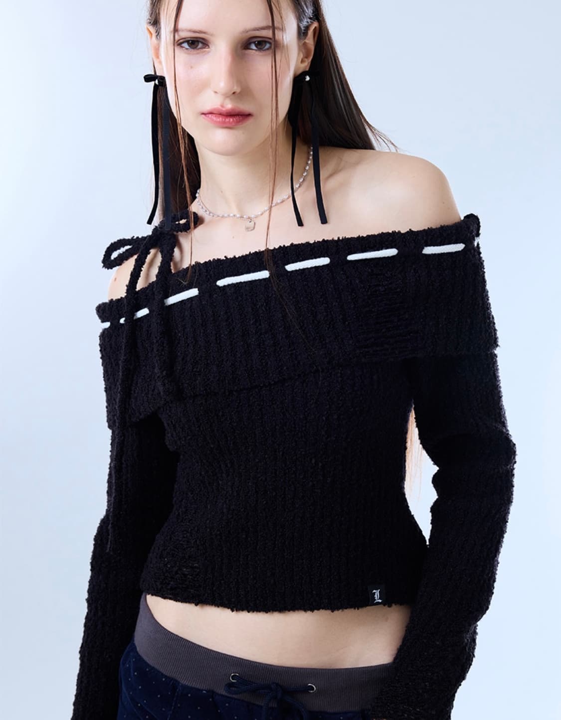 러브이즈트루 FS OFFSHOULDER KNIT(BLACK) 상품이미지1