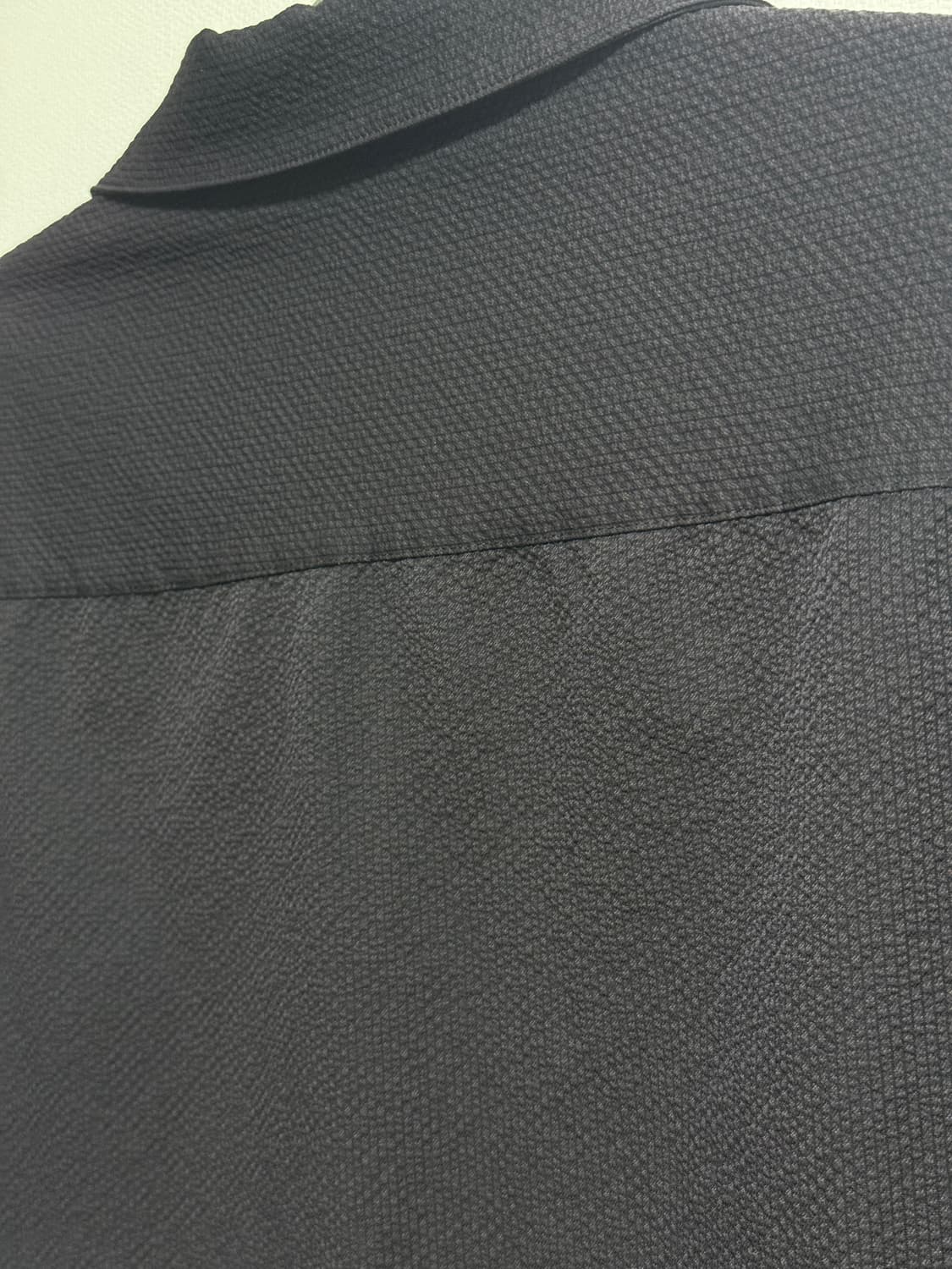 [XL] 자라 엠보싱 텍스쳐 반팔 셔츠 블랙 상품이미지4