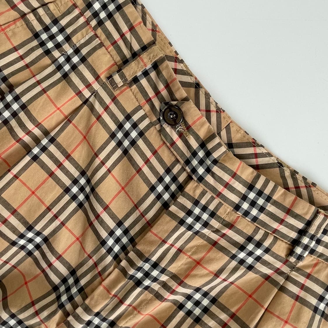 Burberry 노바체크 크레스트 자수 하프팬츠 상품이미지6